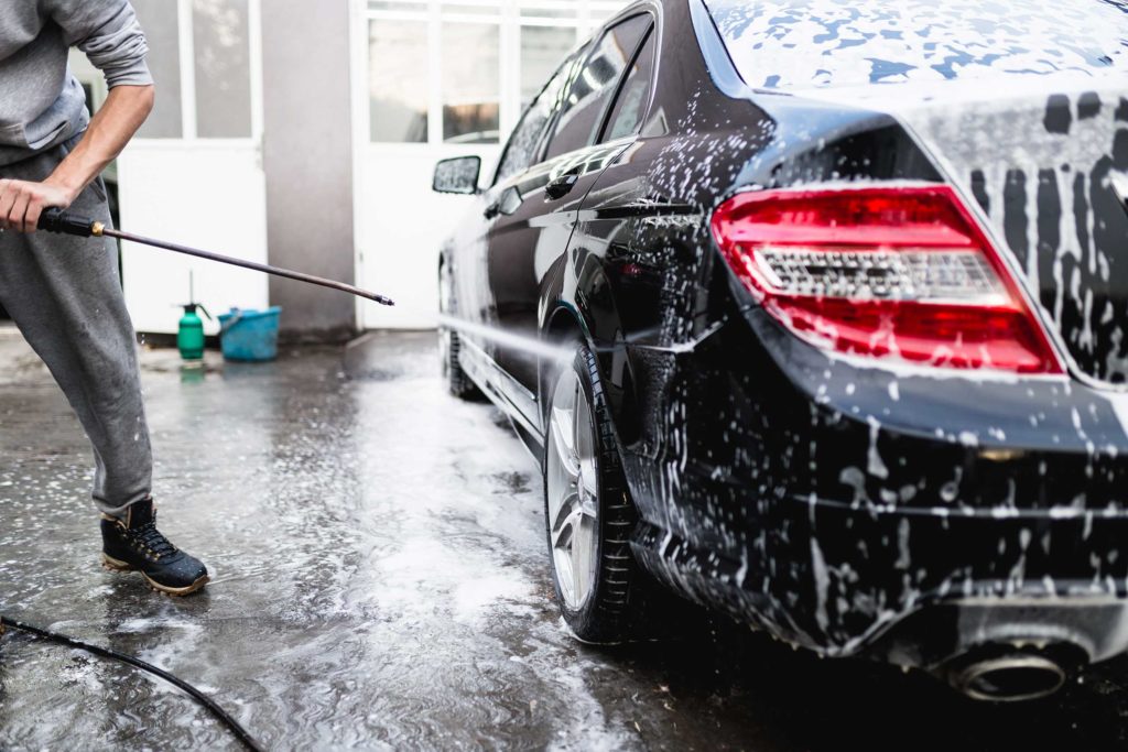การล้างรถยนต์ด้วยตนเอง