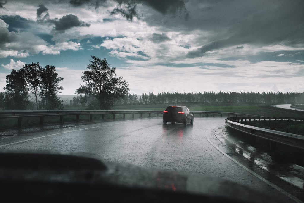ขับรถตอนฝนตก p3