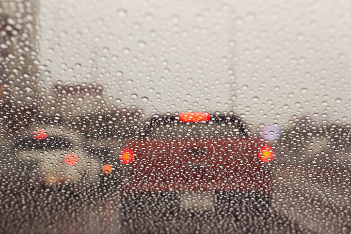 ขับรถยนต์เองในช่วงหน้าฝน
